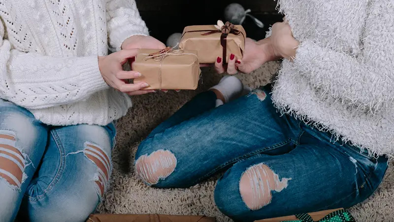 بهترین هدیه مناسب افراد درونگرا | 5 ایده خاص، کاربردی و آرامشبخش