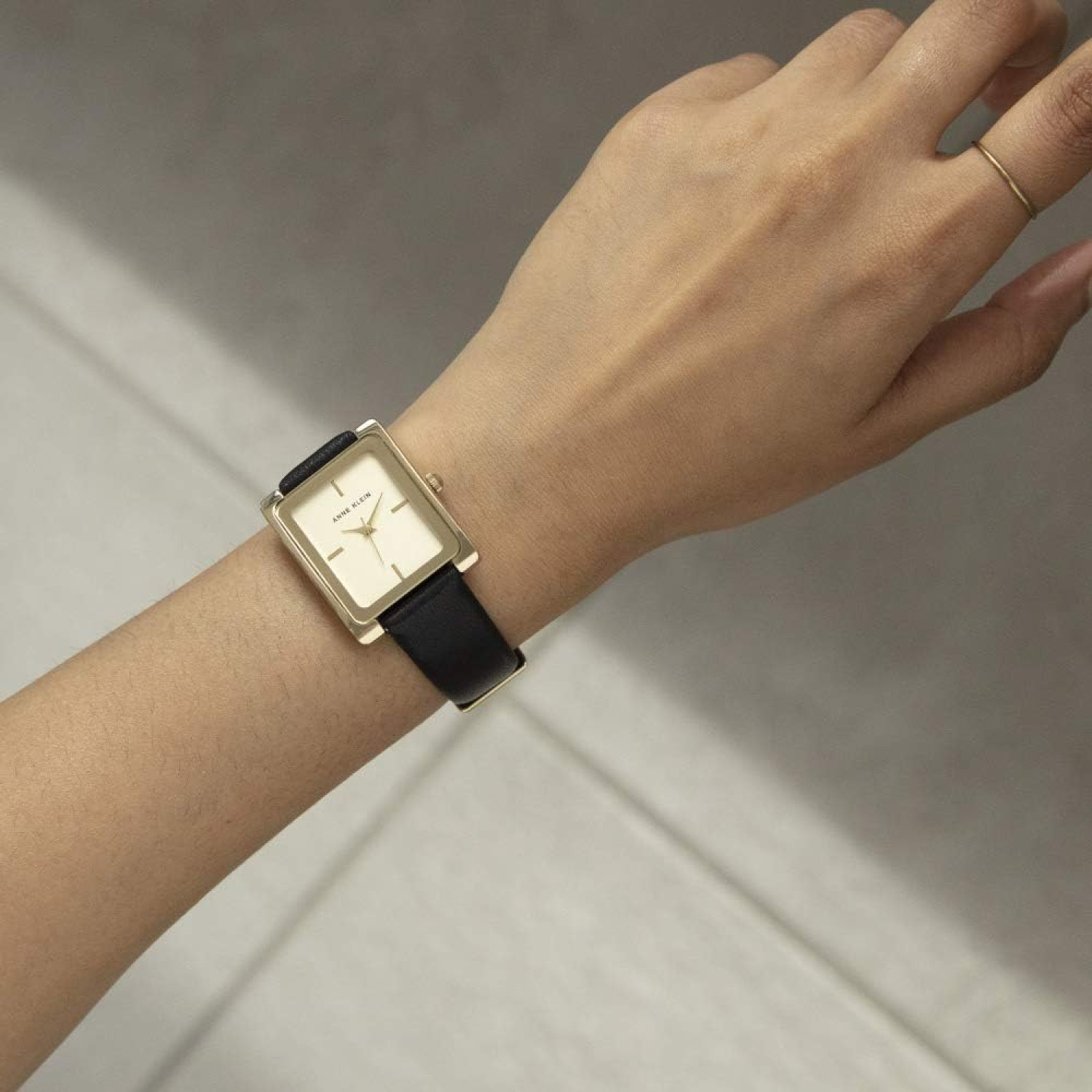 ساعت زنانه با صفحه عاجی Anne Klein اصل
