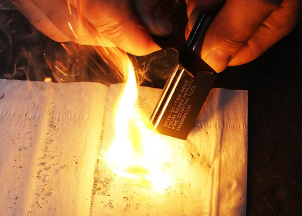 آتش‌ساز فلزی قابل حمل و ضدآب | روشن‌کردن آتش بدون نیاز به سوخت